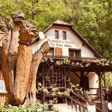 Restaurant A Penzion Pod Draci Skalou Karlštejn Extérieur photo