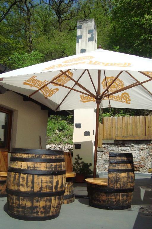 Restaurant A Penzion Pod Draci Skalou Karlštejn Chambre photo