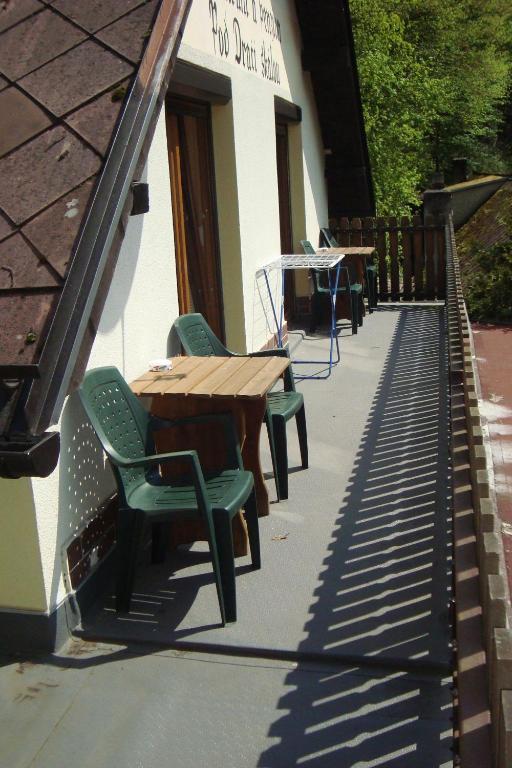 Restaurant A Penzion Pod Draci Skalou Karlštejn Chambre photo